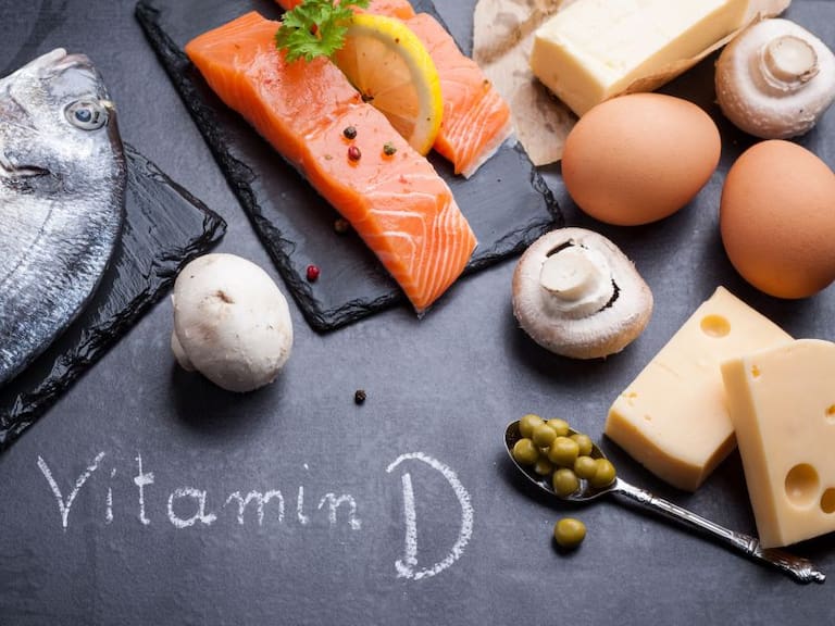 ¿Qué alimentos son fuente de vitamina D? Pacientes de COVID-19 lo necesitan
