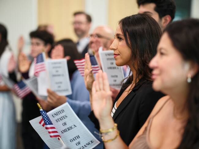 El Departamento de Justicia de EE. UU. planea una nueva medida para revocar la ciudadanía a ciertos naturalizados
