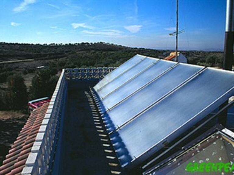 Condena China imposición de aranceles de EU a paneles solares