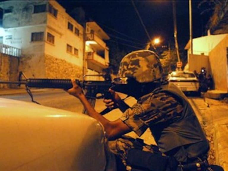 Atacan con granadas unidad habitacional militar en Tampico