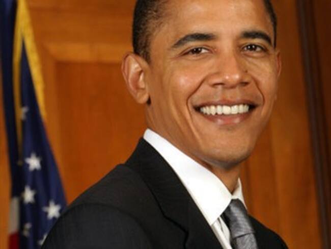 Impone Obama sueldo máximo a directivos que reciben fondos de rescate