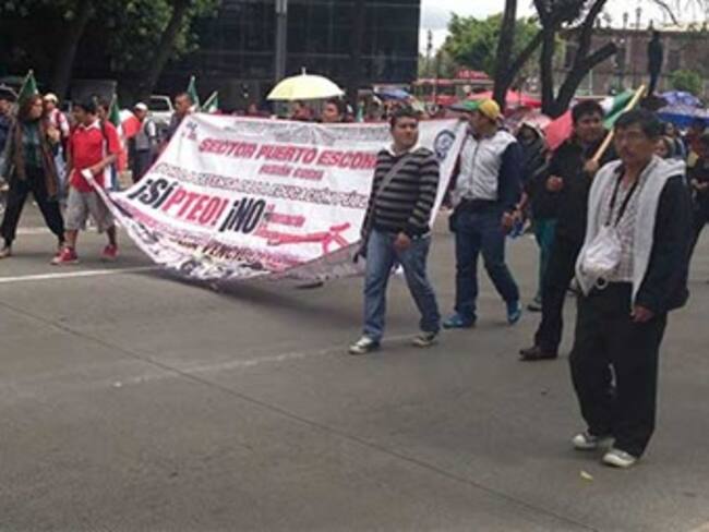 Afecta vialidades marcha de la CNTE