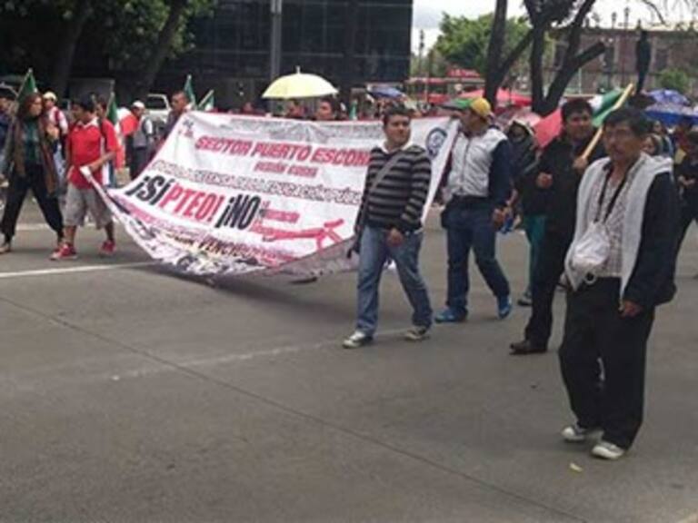 Afecta vialidades marcha de la CNTE