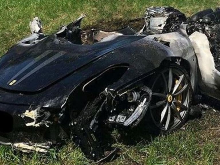Un Ferrari queda totalmente destruido apenas una hora después de ser comprado