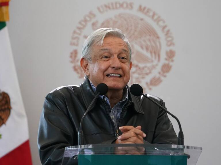 López Obrador buscará elevar matrícula de médicos