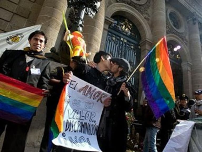 Regresan quejas contra bodas gay a la Corte