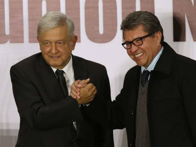 "No debe haber diferencia entre lo legal y lo justo", revira Monreal a AMLO