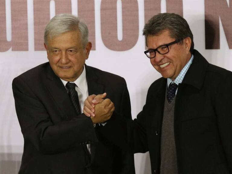 "No debe haber diferencia entre lo legal y lo justo", revira Monreal a AMLO