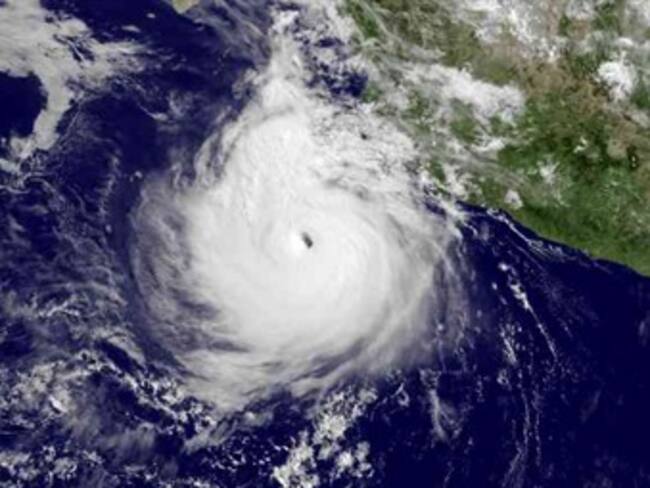 Se degrada huracán Dora a categoría III