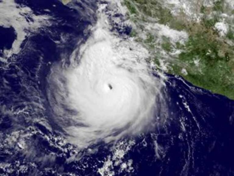 Se degrada huracán Dora a categoría III