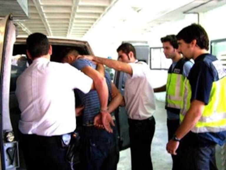 Formal prisión a 12 ex policías de Tijuana