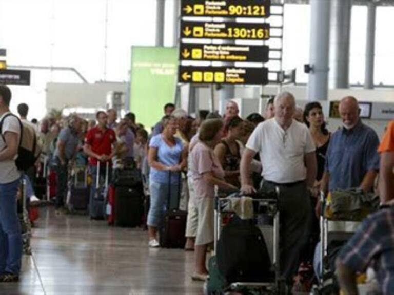 Permanecen 40 mil turistas varados en Acapulco