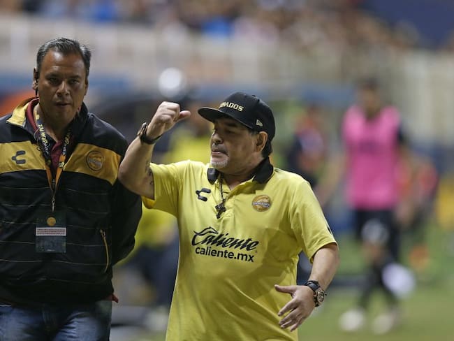 Jugadores del San Luis se burlan de Maradona con cánticos