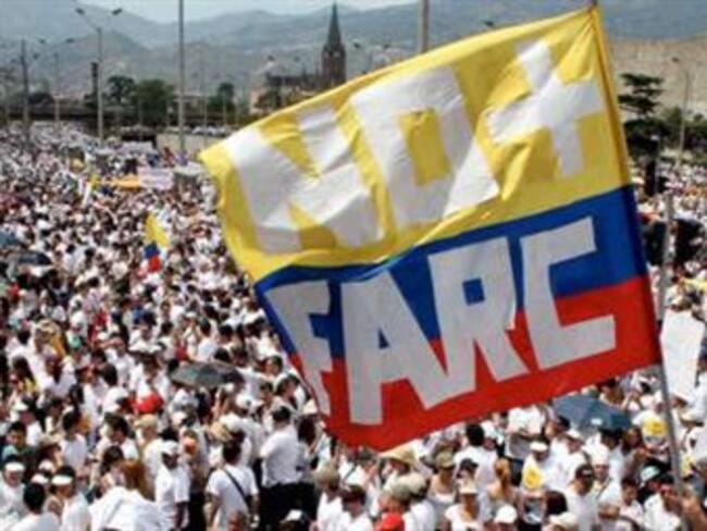 Gritan colombianos en marcha 'no más secuestro, no más FARC'