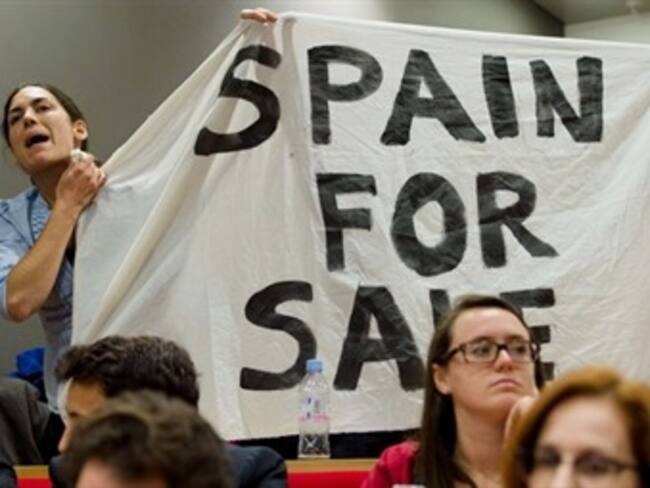 Mantiene Moody's calificación de España pero con perspectiva negativa