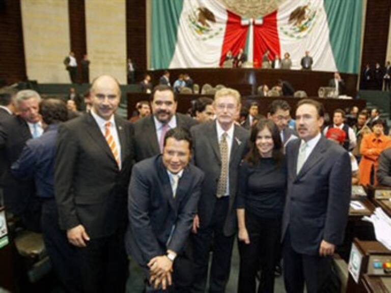 Cercanos a Beltrones votan contra alza de IVA