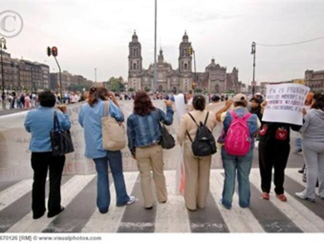 Bloquean manifestantes inmediaciones del Zócalo capitalino