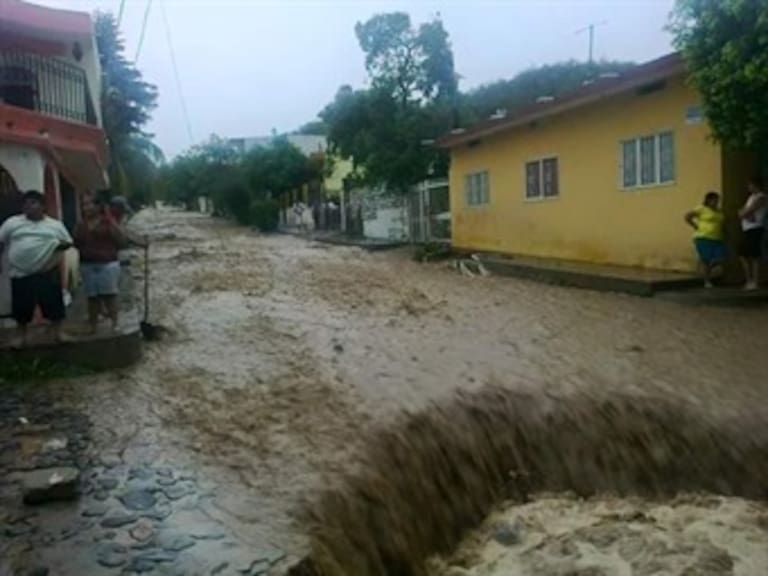 &#8203;Lluvias causaron inundaciones en Cihuatlan, Jalisco