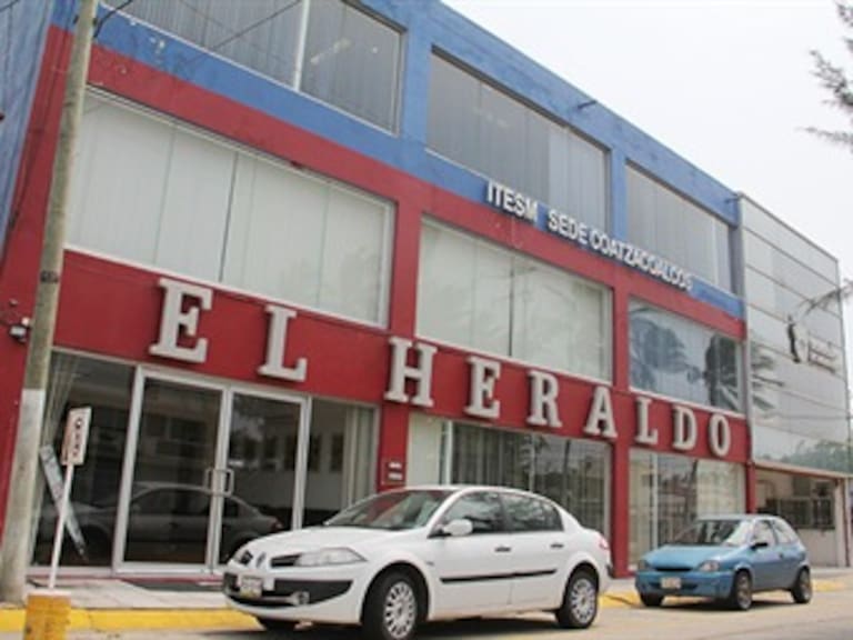 &#8203;Atacan con bombas molotov el periódico &#039;El Heraldo&#039; de Córdoba, en Veracruz