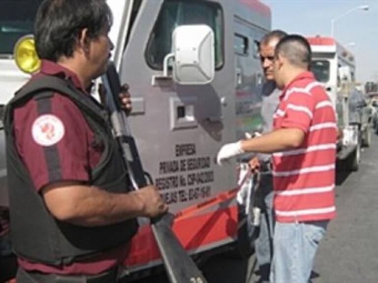 Asaltan camión de valores y se llevan botín millonario en Coahuila