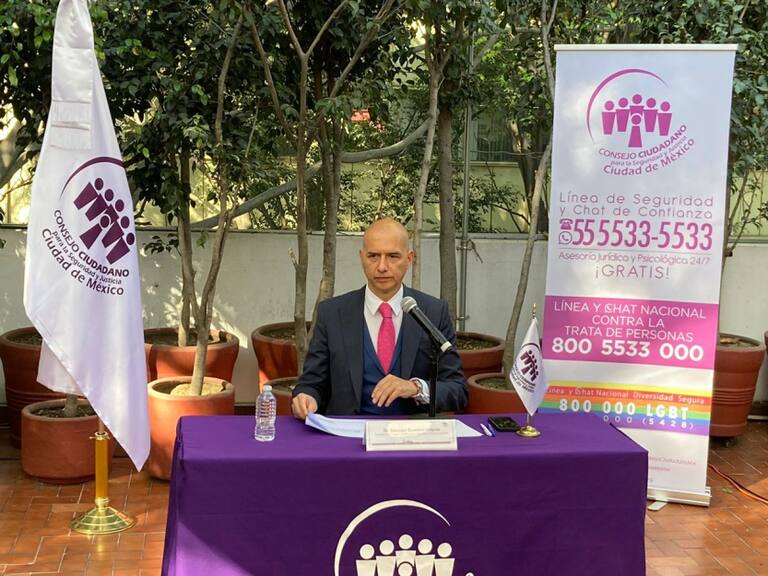 Monta deudas y extorsionadores asechan a las mujeres