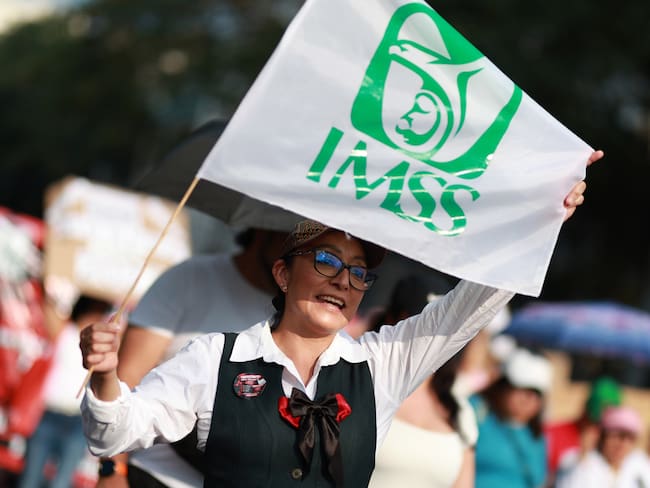 Semanas cotizadas IMSS: cómo obtener tu constancia y calcular tu pensión en 2026