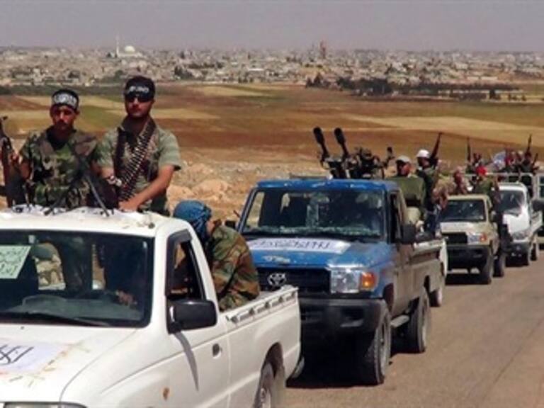 Derriban rebeldes sirios otro avión oficial en la provincia de Idleb