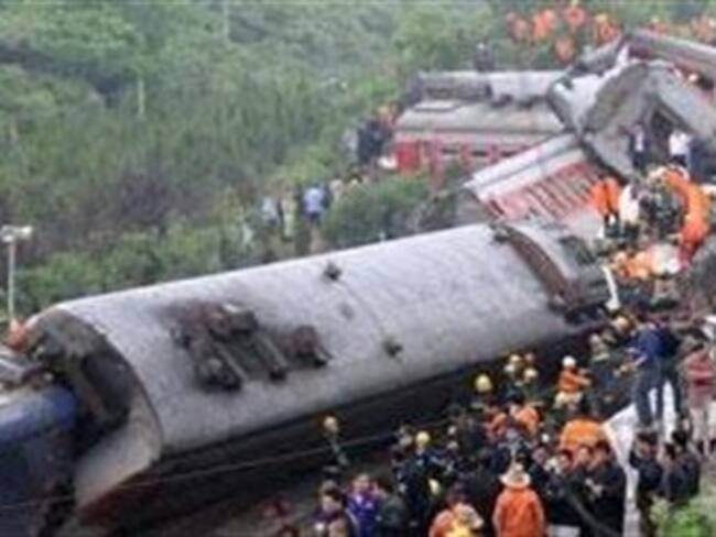 Descarrilamiento de tren en China deja 11 muertos y 89 heridos