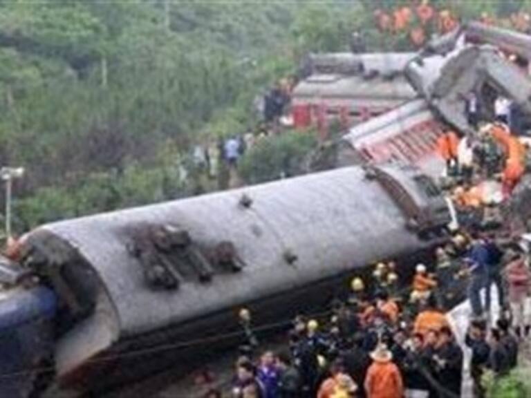 Descarrilamiento de tren en China deja 11 muertos y 89 heridos