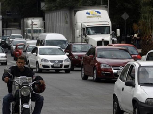Caos vial se registra en la carretera México-Toluca