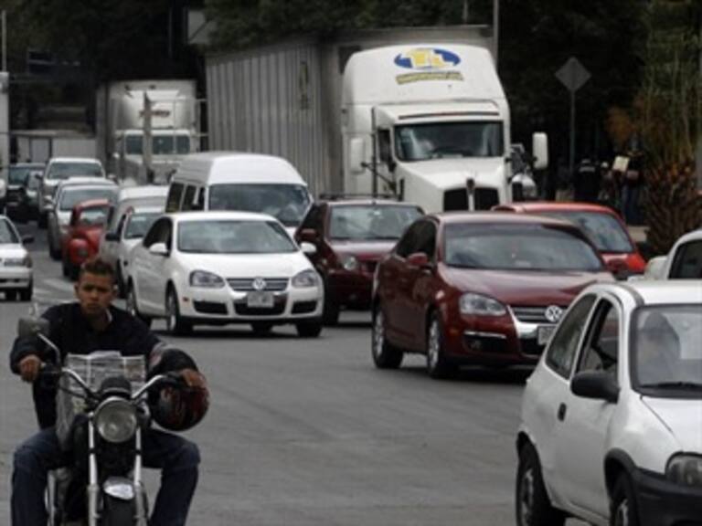 Caos vial se registra en la carretera México-Toluca