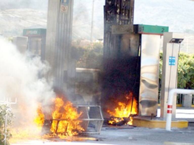 Incendian gasolinera en Michoacán
