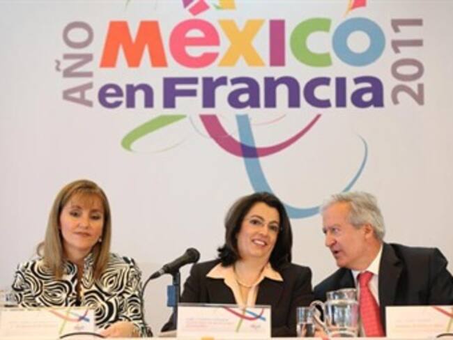 Se retira gobierno de Calderón del Año de México en Francia
