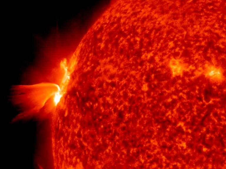 NASA advierte que las explosiones solares provocarían apagones