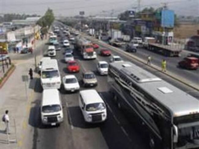 Bloquean transportistas Circuito Exterior Mexiquense
