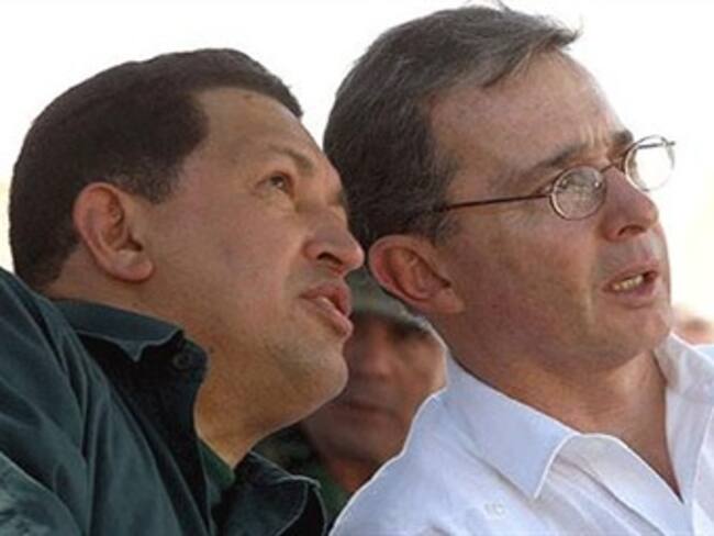 Ex presidente Uribe pide a Chávez en Twitter que deje de insultarlo