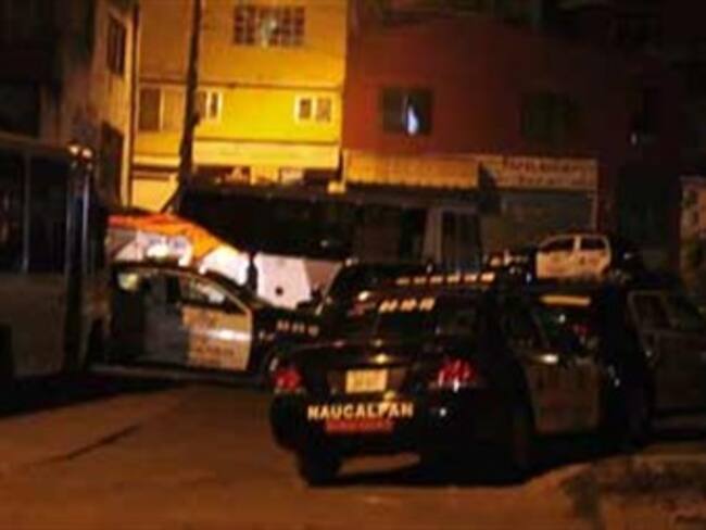 Encuentran dos cadáveres en un auto en el Edomex