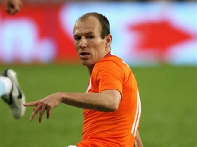 Con la ilusión de que Robben se incorpore, Holanda llega a Sudáfrica