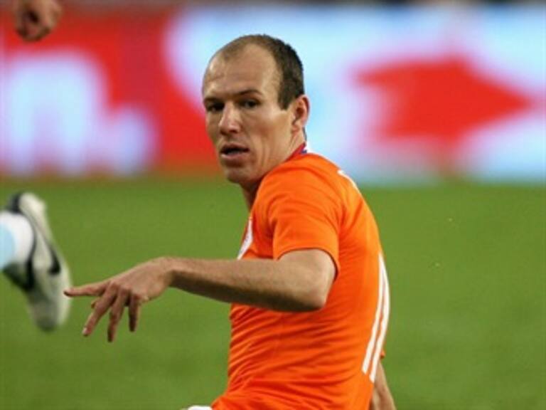 Con la ilusión de que Robben se incorpore, Holanda llega a Sudáfrica