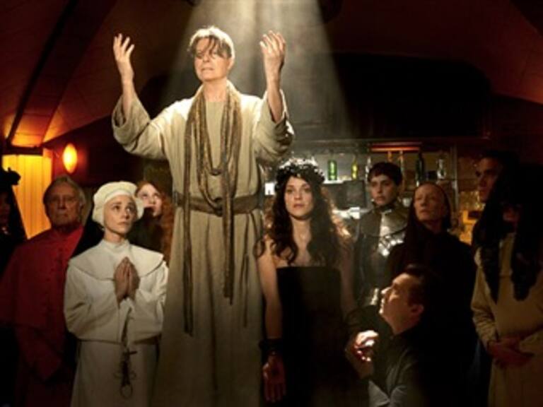 Restringe canal de videos a menores de edad clip de David Bowie