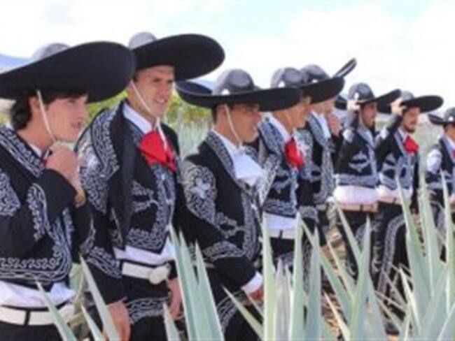 Charros y futbolistas los del Guadalajara. Deportes con Leopoldo de la Rosa