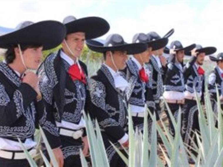 Charros y futbolistas los del Guadalajara. Deportes con Leopoldo de la Rosa