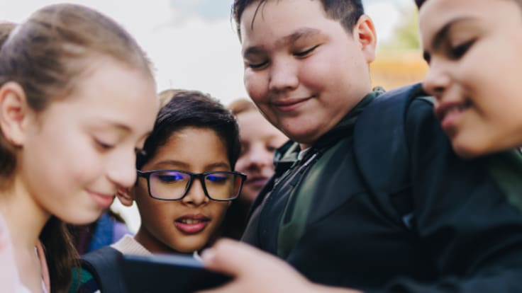 ¿Maestros podrán decomisar celulares en 2026? Esta propuesta en el Senado busca prohibir teléfonos en escuelas