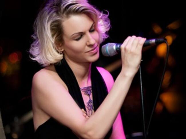 Presenta concierto. Karen Souza, cantante. 23/04/13