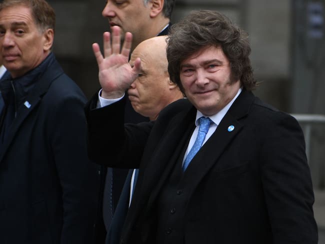 Javier Milei firma un nuevo decreto: así cambian las reglas para ingresar a Argentina