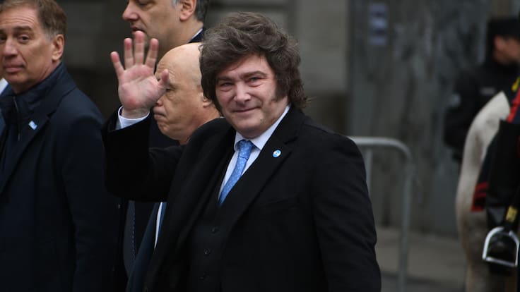 Javier Milei firma un nuevo decreto: así cambian las reglas para ingresar a Argentina