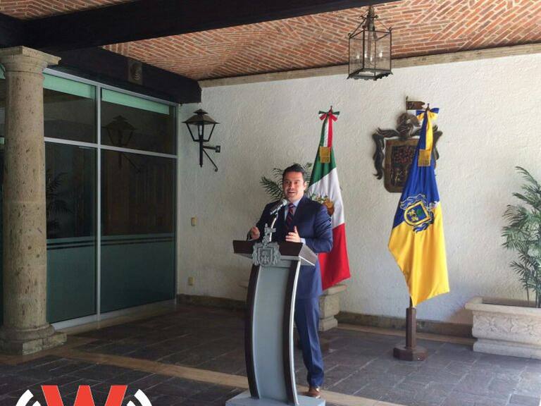 El ejecutivo de Jalisco dijo que nadie, salvo los ciudadanos, le puede lanzar un ultimátum