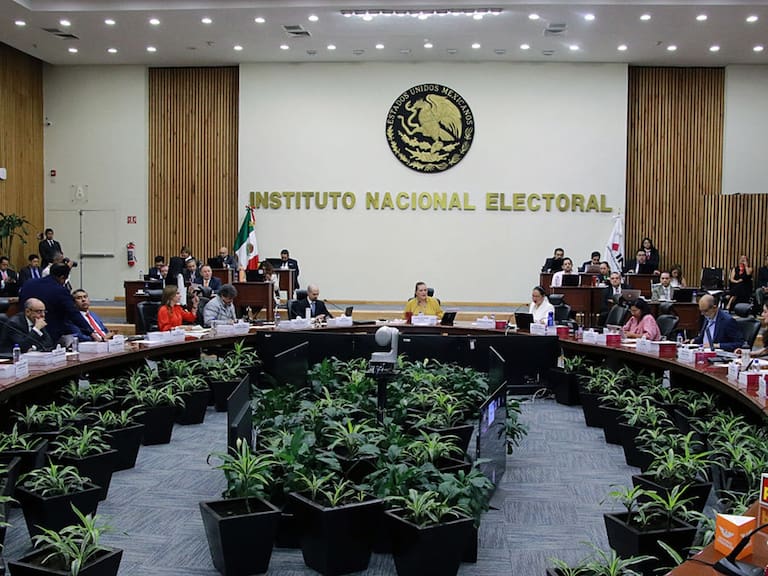 Continúa en marcha el proceso para la designación de tres futuros consejeros del INE.