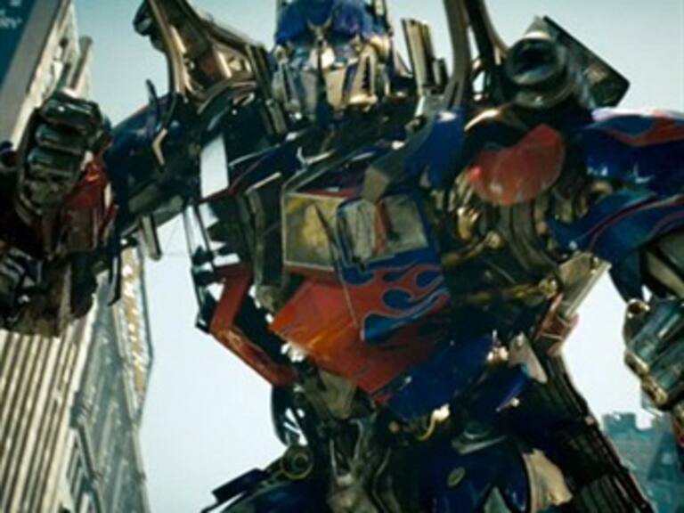 Destaca Bay que en 'Transformers 2' los robots participan aún más
