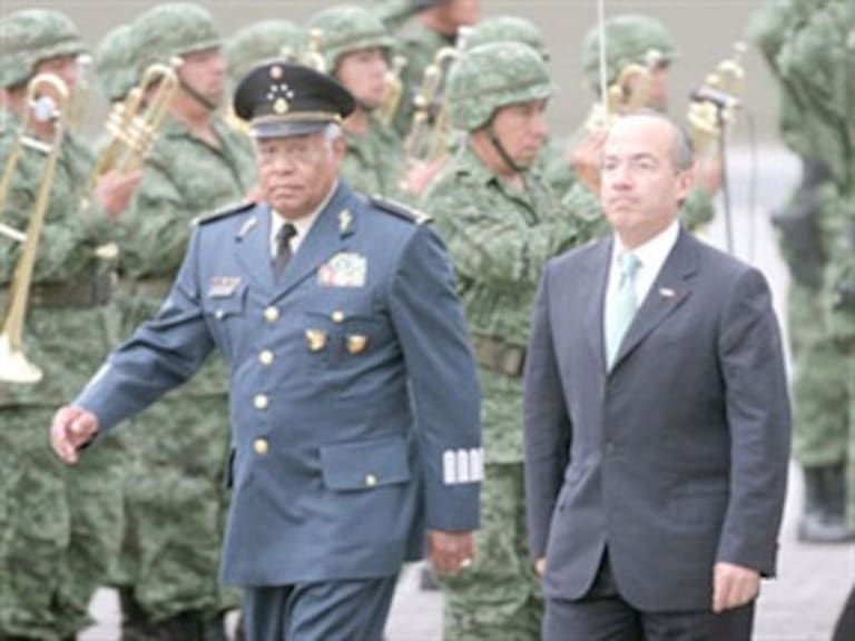 Reconoce Calderón labor de Fuerzas Armadas en combate al crimen